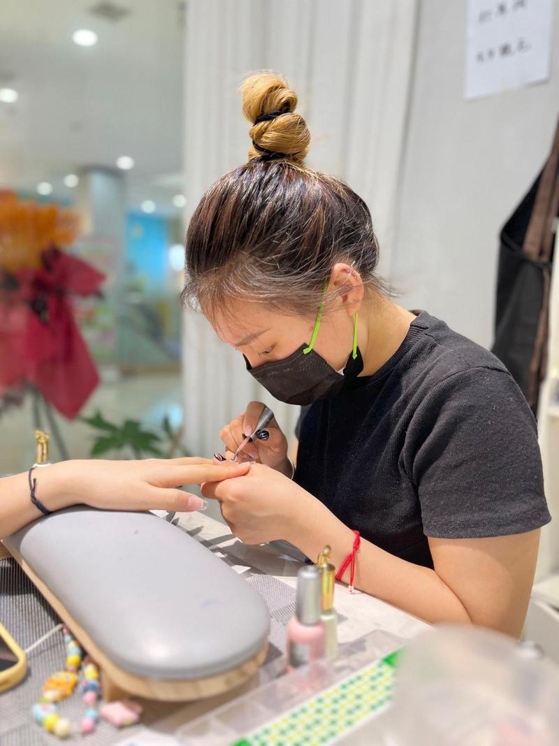 部分美甲店春节未涨价,顾客多花钱口碑爆棚